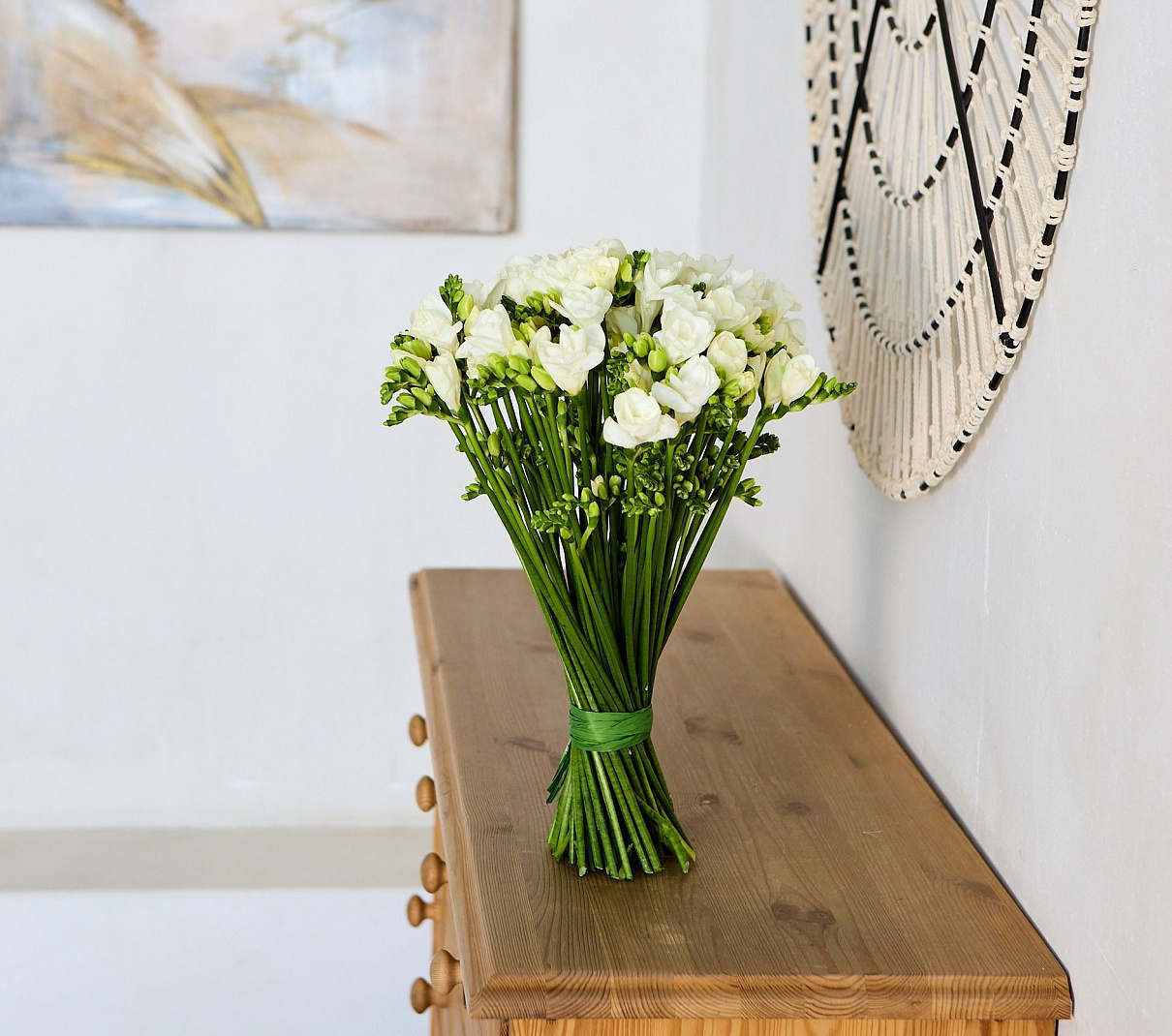 монобукет из 49 белых фрезий 