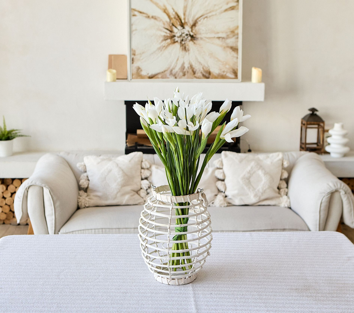 монобукет из 19 белых ирисов 