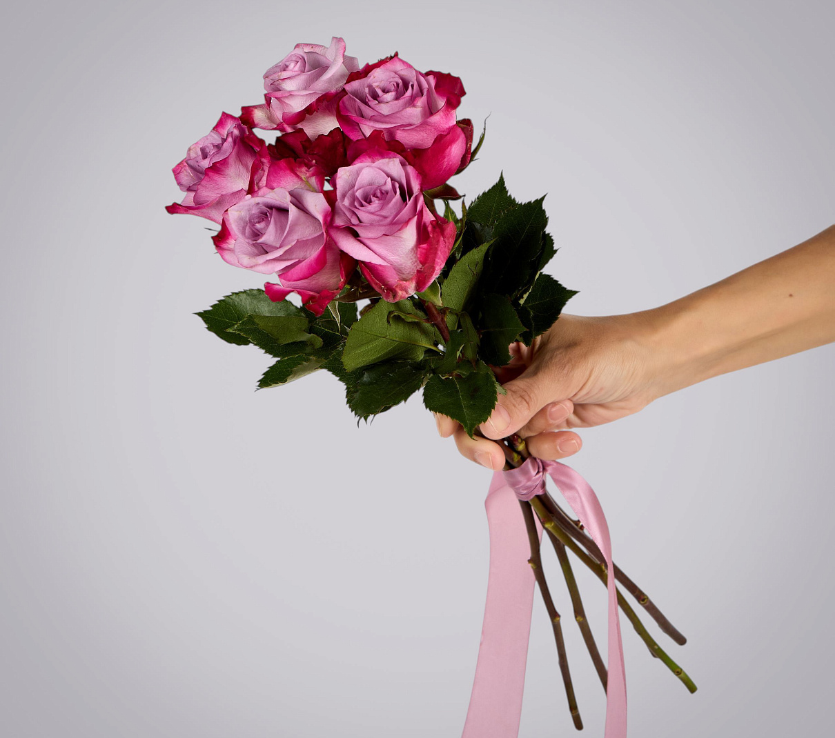 монобукет из 5 роз "deep purple" под ленту 