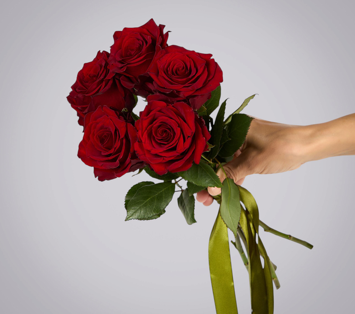 монобукет из 5 роз "explorer" под ленту 